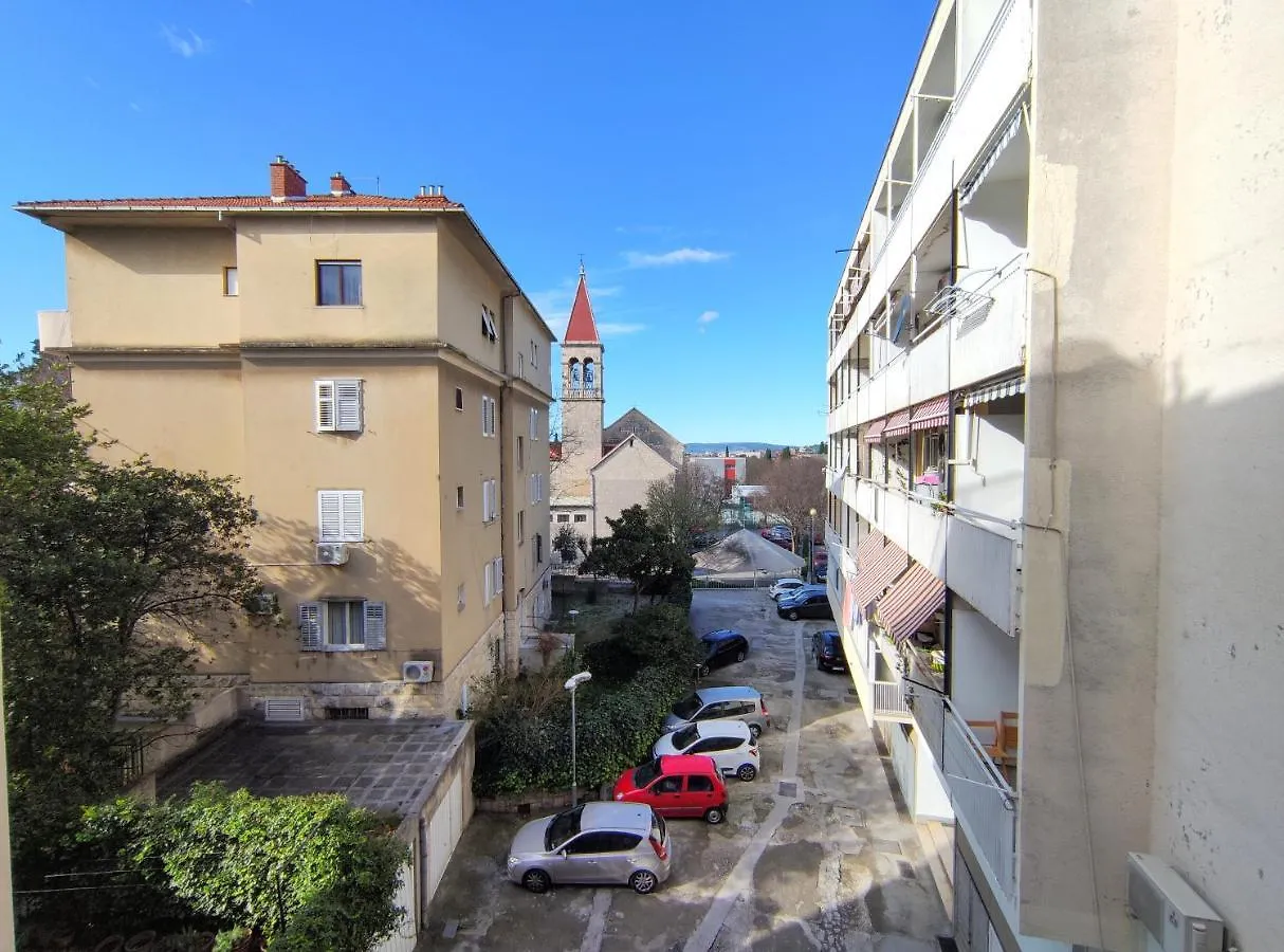 Campanello Apartment Split