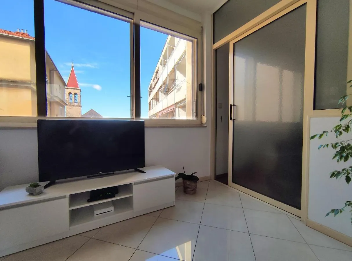 Campanello Apartment Split