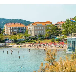 Idro Directly At The Split